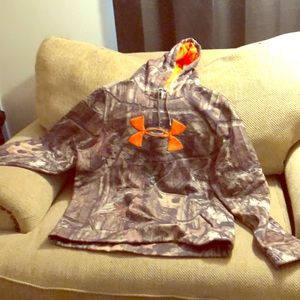 Men’s under Armour hoodie